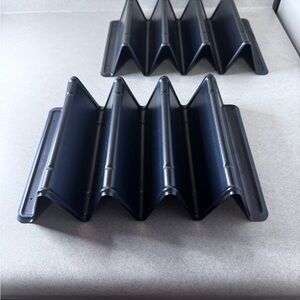 Pampered Chef V Pans set of 2